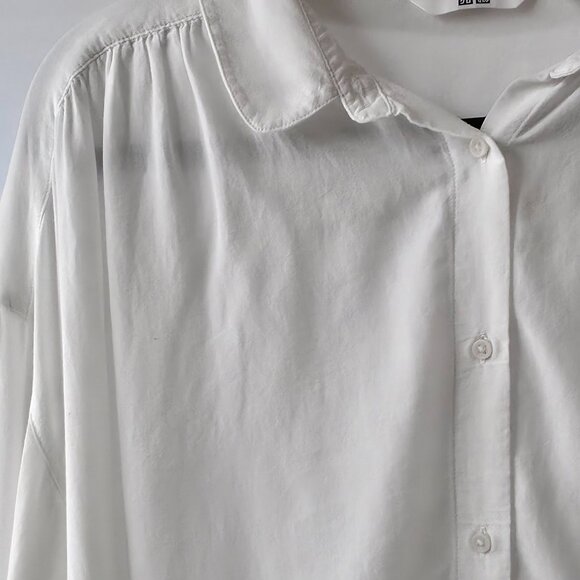 Uniqlo Button Down Long Sleeve Shirt - Picture 3 of 4